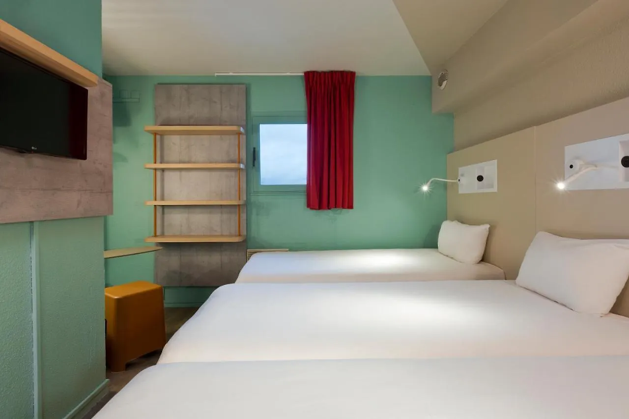 Ibis Budget Chilly-Mazarin Les Champarts Hotel
