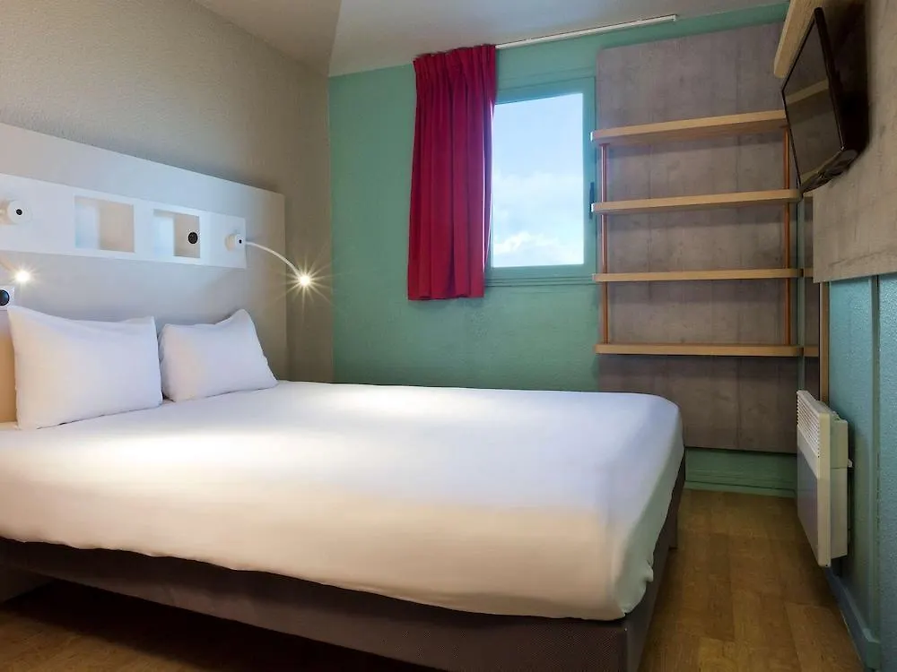 Ibis Budget Chilly-Mazarin Les Champarts Hotel