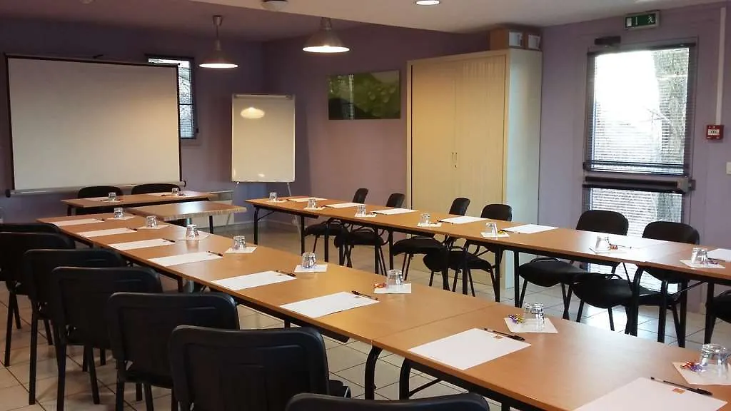 Ibis Budget Chilly-Mazarin Les Champarts Hotel