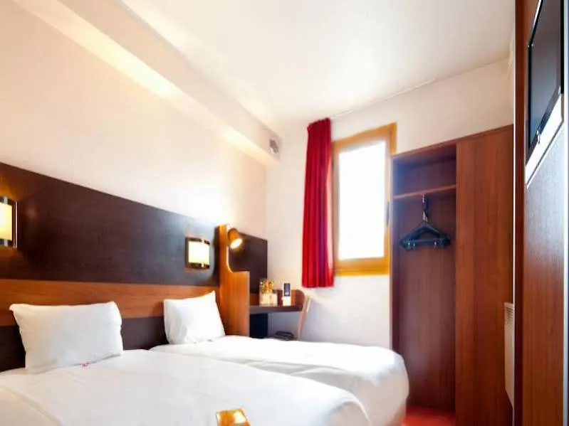 Ibis Budget Chilly-Mazarin Les Champarts 2*,