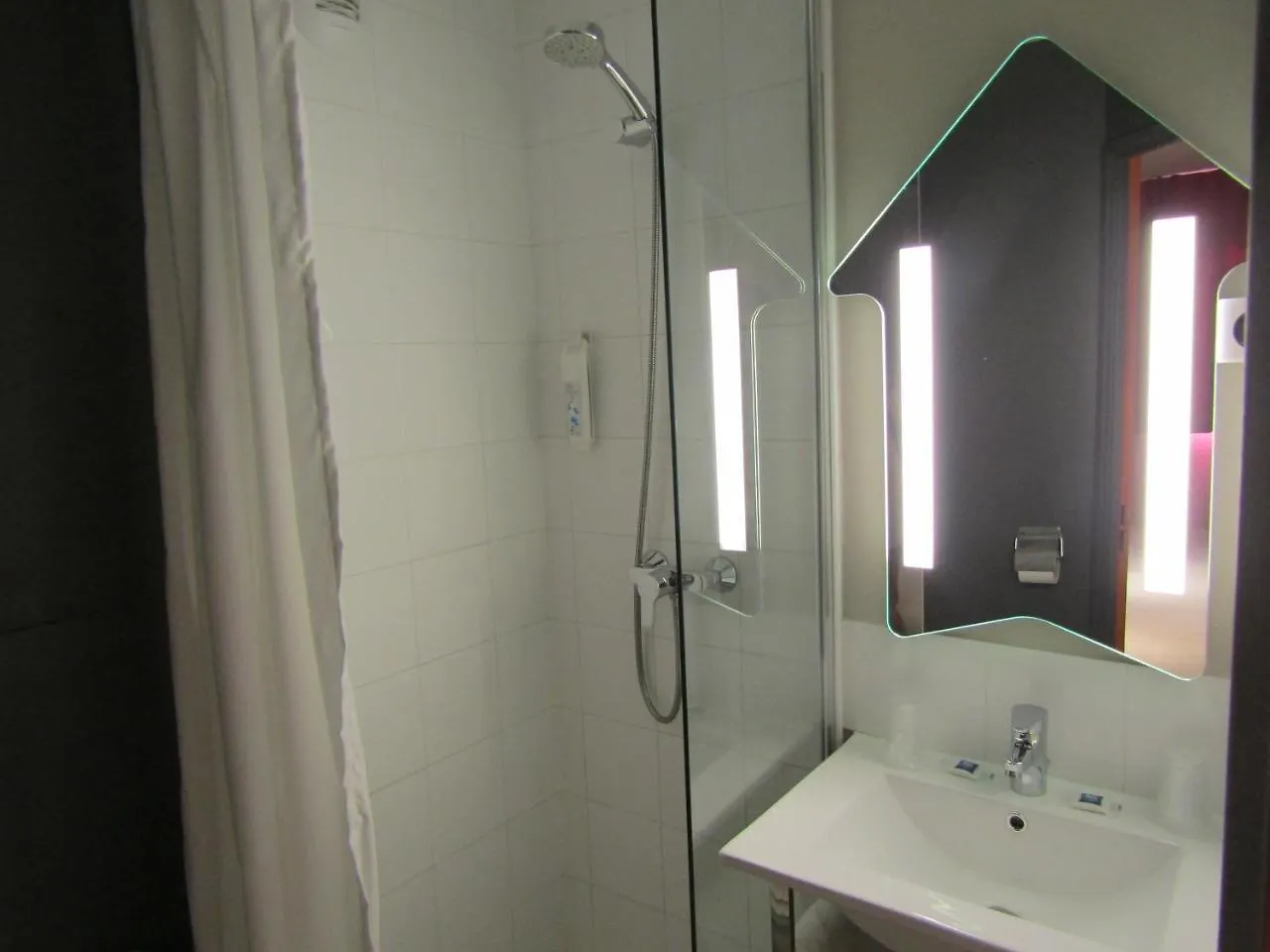 Ibis Budget Chilly-Mazarin Les Champarts 2*,